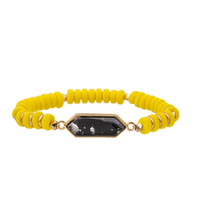 4 braccialetti fatti a mano su ordinazione delle perle di colori con il pendente regolare di esagono