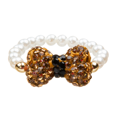Insieme fatto a mano dei braccialetti delle perle della cravatta a farfalla adorabile