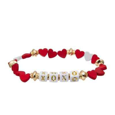 L'incanto XOXO del cuore dell'oro personalizza i braccialetti fatti a mano delle perle di nome per il regalo dell'amica