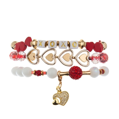 L'incanto XOXO del cuore dell'oro personalizza i braccialetti fatti a mano delle perle di nome per il regalo dell'amica