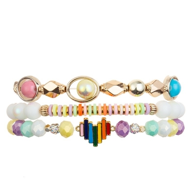 Il braccialetto fatto a mano delle perle di incanto del cuore dell'arcobaleno variopinto per le donne fa festa