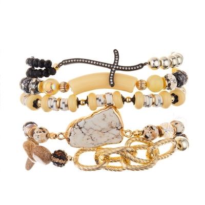 Braccialetti in rilievo fatti a mano di plastica gialli di Antivari elastici con le perle di vetro d'argento